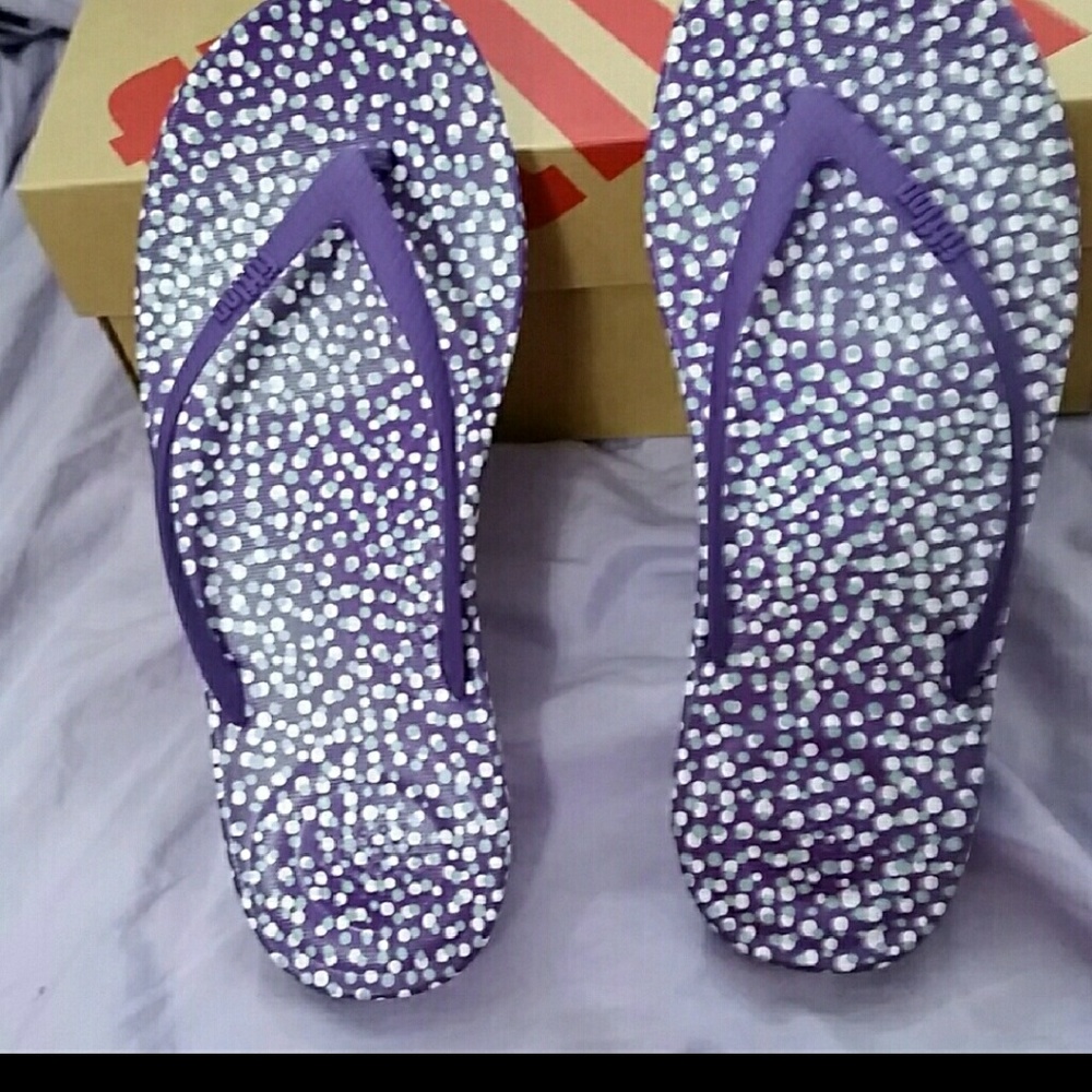 Fit Flop Purple Bubble flip flops